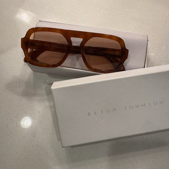 Elisa Johnson Jane Sunglasses Light Tortoise - Picture 4 of 7